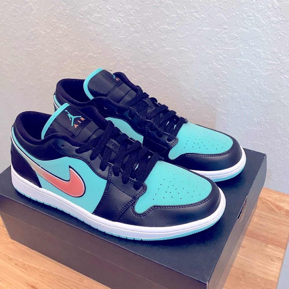 NIKE AIR JORDAN 1 LOW SE SNEAKERS - Picture 3 of 12